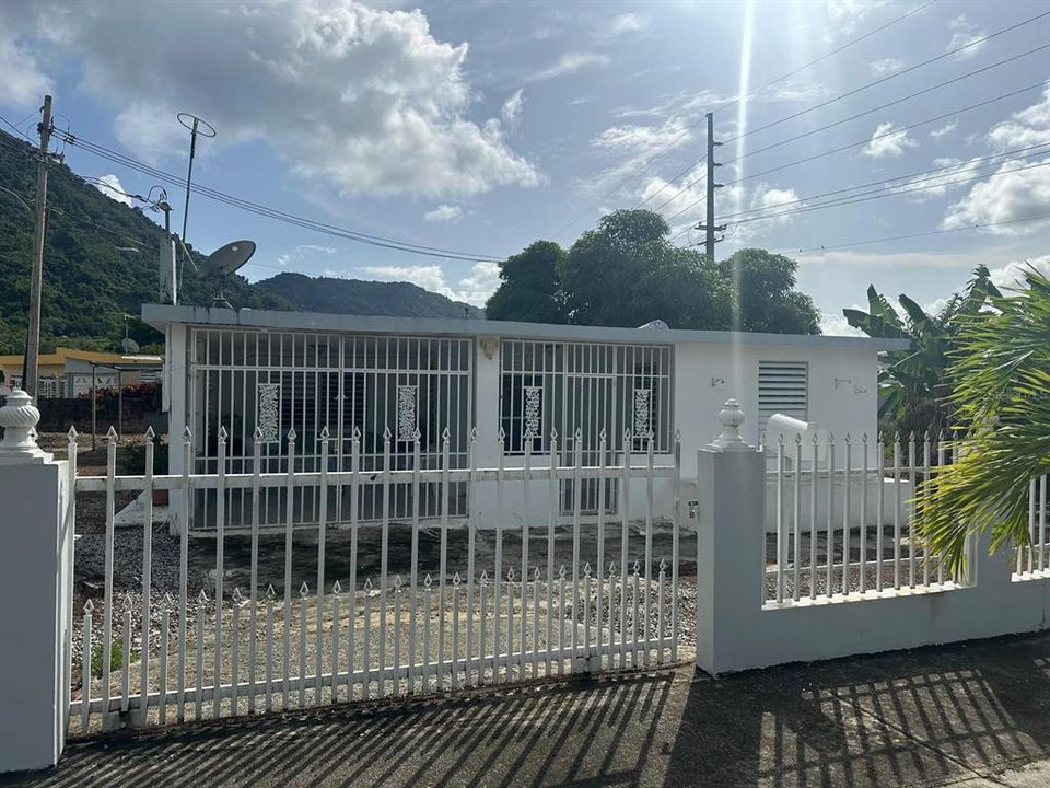 Vendido Recientemente: $100,000 (5 camas, 1 baños, 1363 Pies cuadrados)