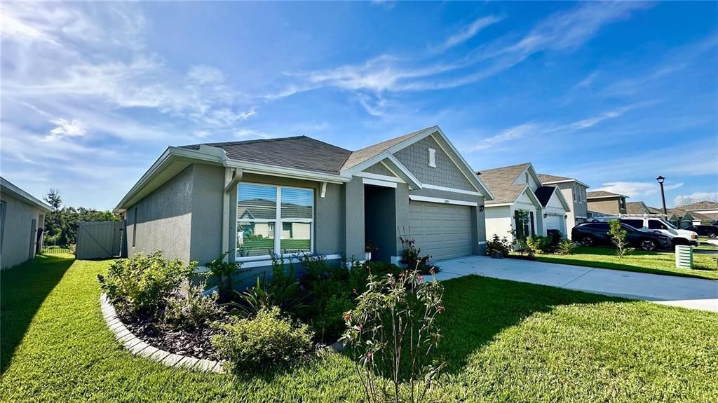 Recently Rented: $2,300 (3 beds, 2 baths, 1672 Square Feet)