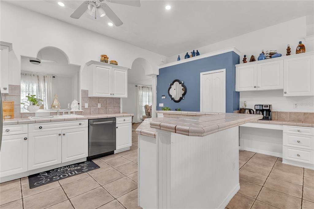 Active With Contract: $335,000 (3 beds, 2 baths, 1785 Square Feet)