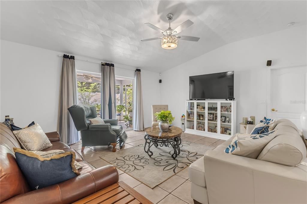 Active With Contract: $335,000 (3 beds, 2 baths, 1785 Square Feet)