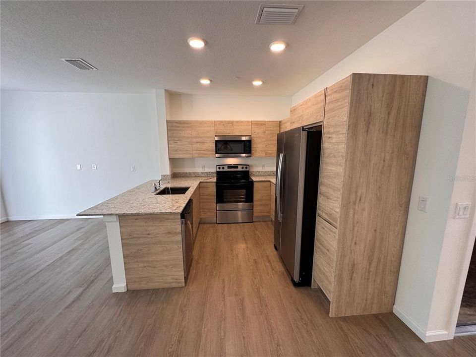 For Sale: $400,000 (3 beds, 2 baths, 1687 Square Feet)