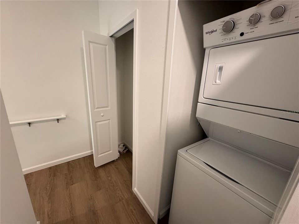 For Sale: $400,000 (3 beds, 2 baths, 1687 Square Feet)