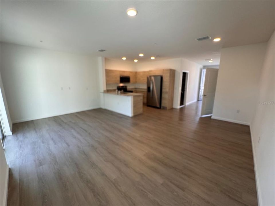 For Sale: $400,000 (3 beds, 2 baths, 1687 Square Feet)