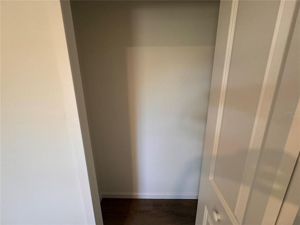 For Sale: $400,000 (3 beds, 2 baths, 1687 Square Feet)