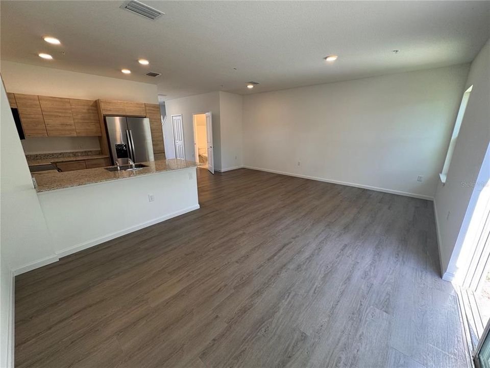 For Sale: $400,000 (3 beds, 2 baths, 1687 Square Feet)