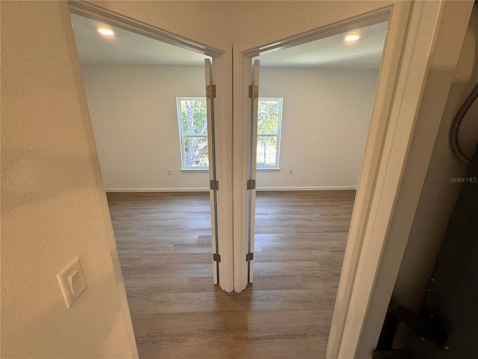 For Sale: $400,000 (3 beds, 2 baths, 1687 Square Feet)