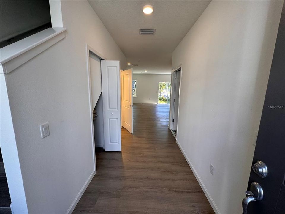 For Sale: $400,000 (3 beds, 2 baths, 1687 Square Feet)