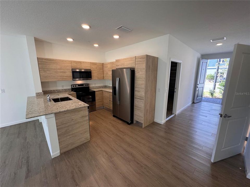 For Sale: $400,000 (3 beds, 2 baths, 1687 Square Feet)