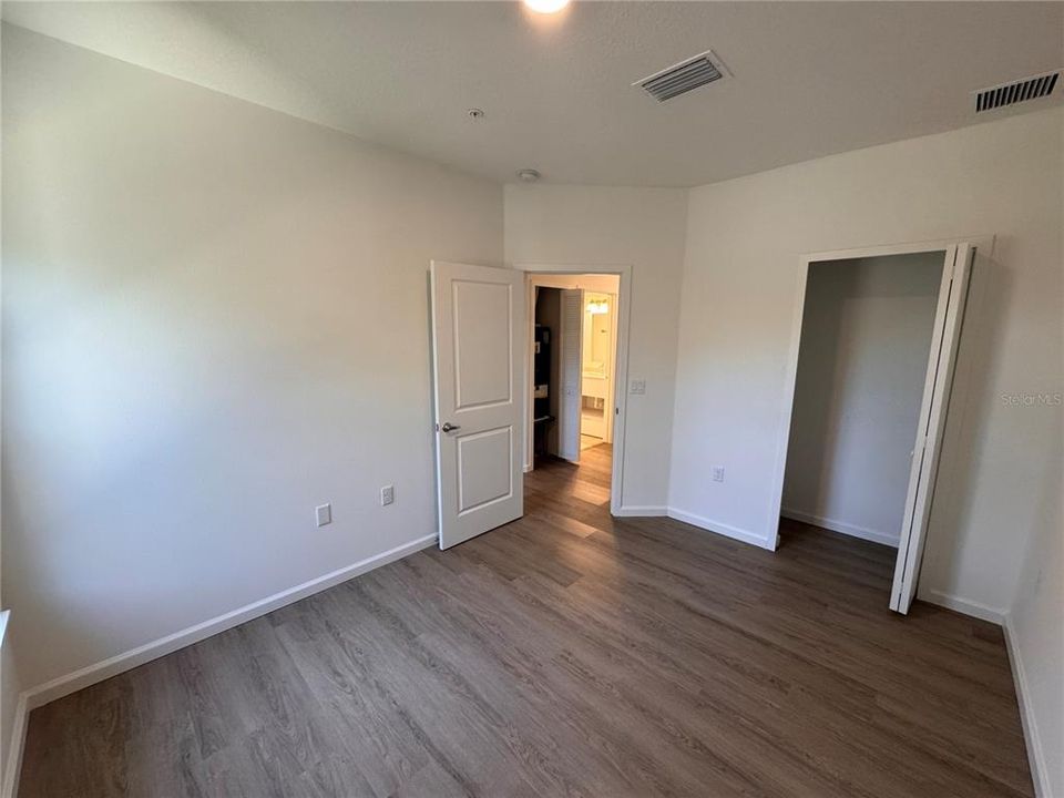 For Sale: $400,000 (3 beds, 2 baths, 1687 Square Feet)