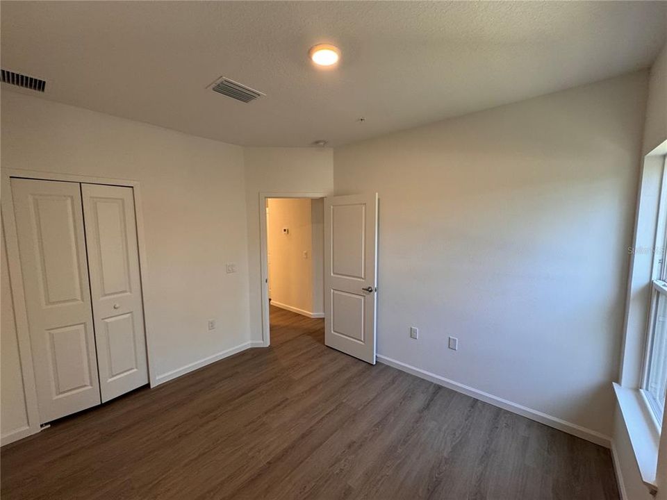 For Sale: $400,000 (3 beds, 2 baths, 1687 Square Feet)