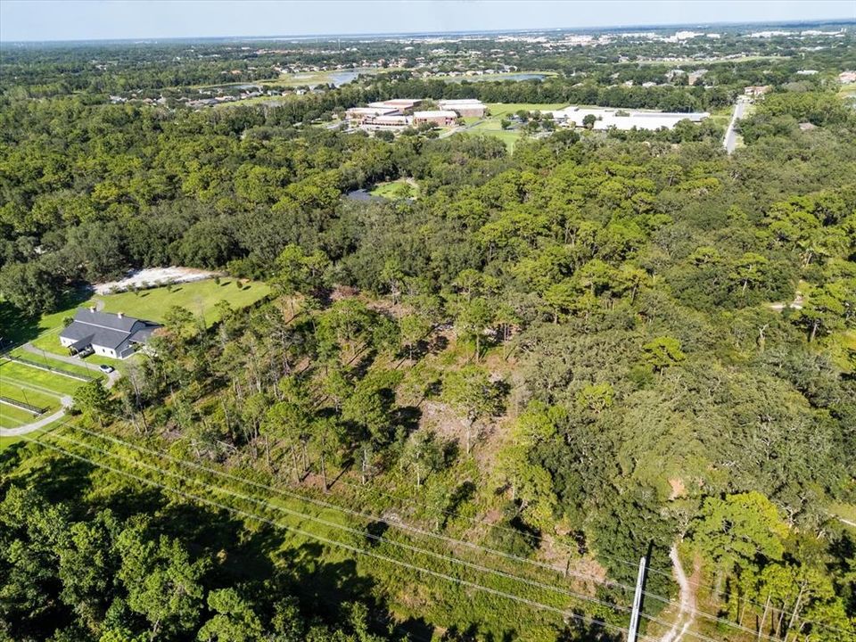 En Venta: $1,999,000 (5.68 acres)