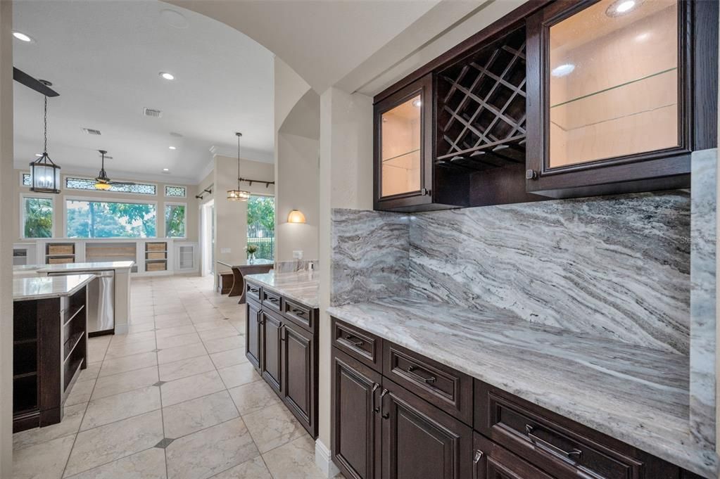 Activo con contrato: $925,000 (5 camas, 4 baños, 3948 Pies cuadrados)