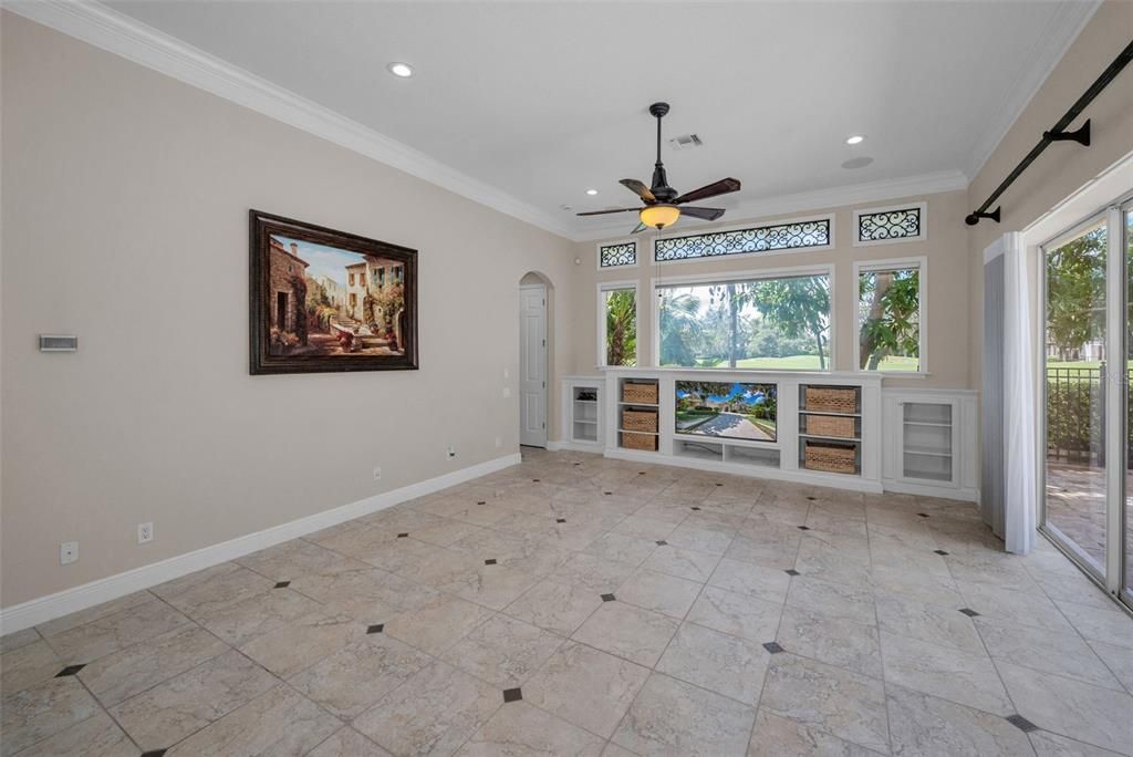 Activo con contrato: $925,000 (5 camas, 4 baños, 3948 Pies cuadrados)