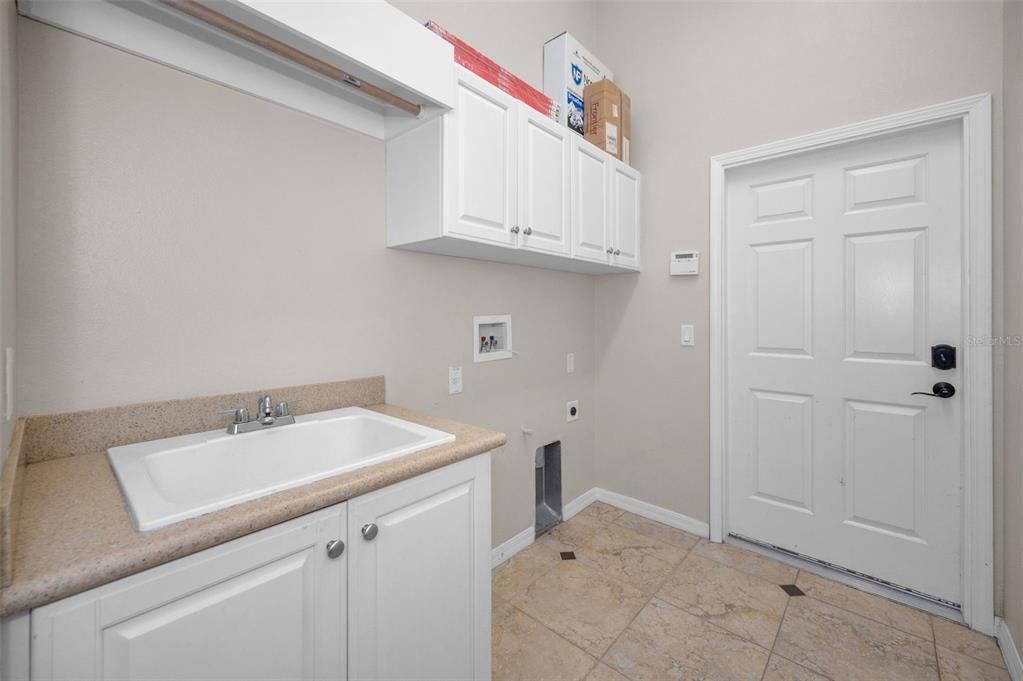 Activo con contrato: $925,000 (5 camas, 4 baños, 3948 Pies cuadrados)