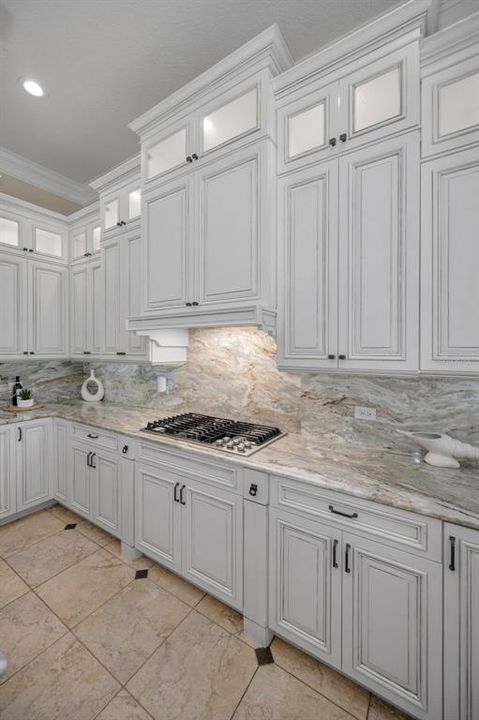 Activo con contrato: $925,000 (5 camas, 4 baños, 3948 Pies cuadrados)