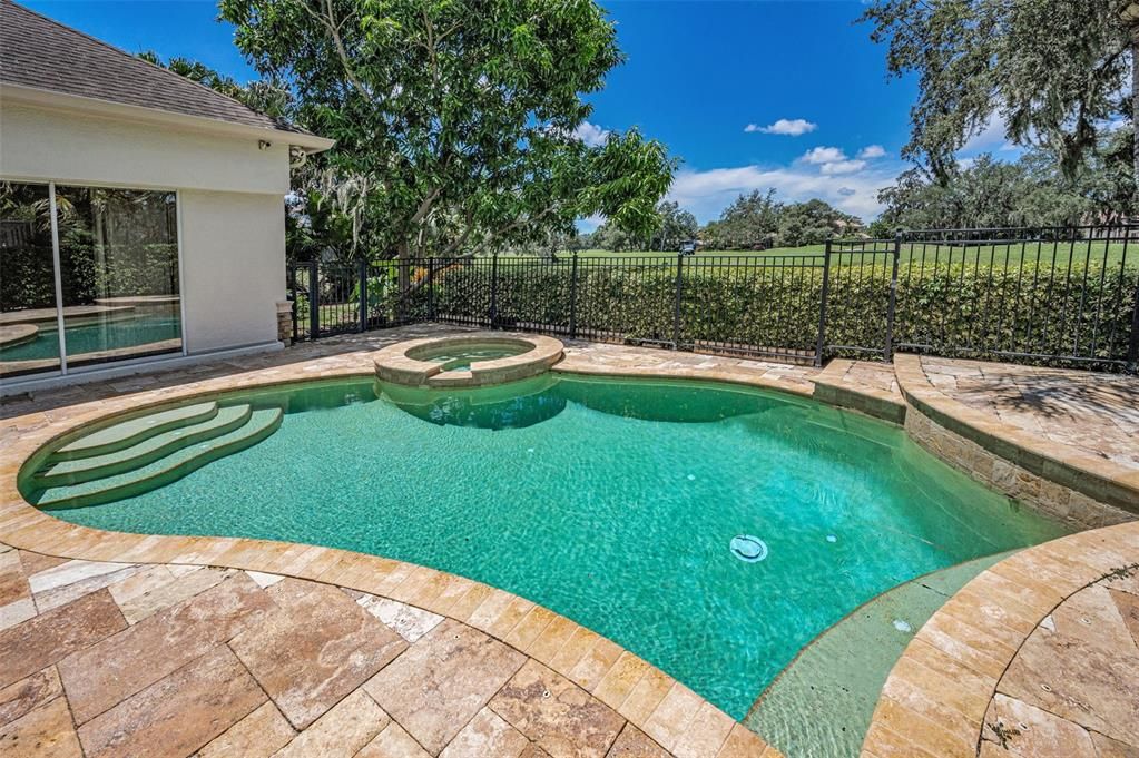 Activo con contrato: $925,000 (5 camas, 4 baños, 3948 Pies cuadrados)