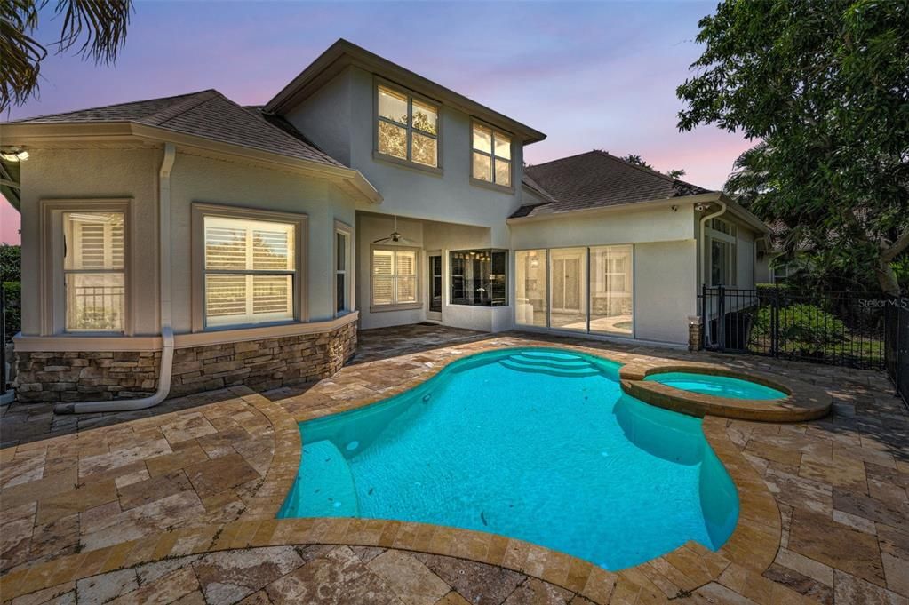 Activo con contrato: $925,000 (5 camas, 4 baños, 3948 Pies cuadrados)