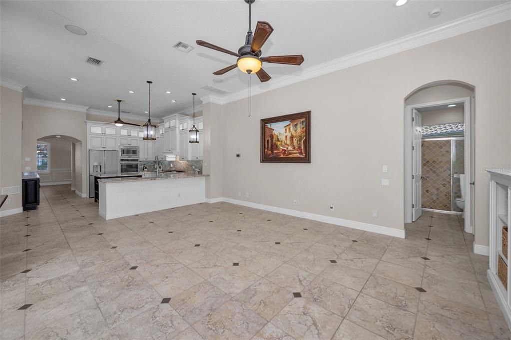 Activo con contrato: $925,000 (5 camas, 4 baños, 3948 Pies cuadrados)