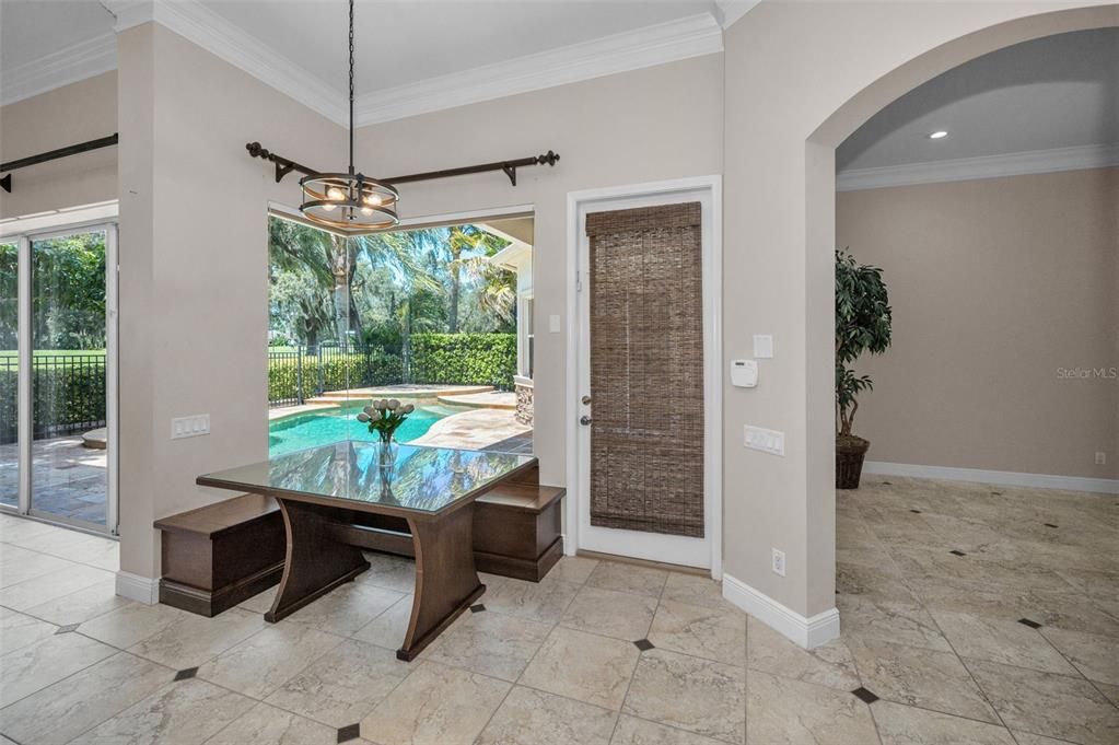 Activo con contrato: $925,000 (5 camas, 4 baños, 3948 Pies cuadrados)