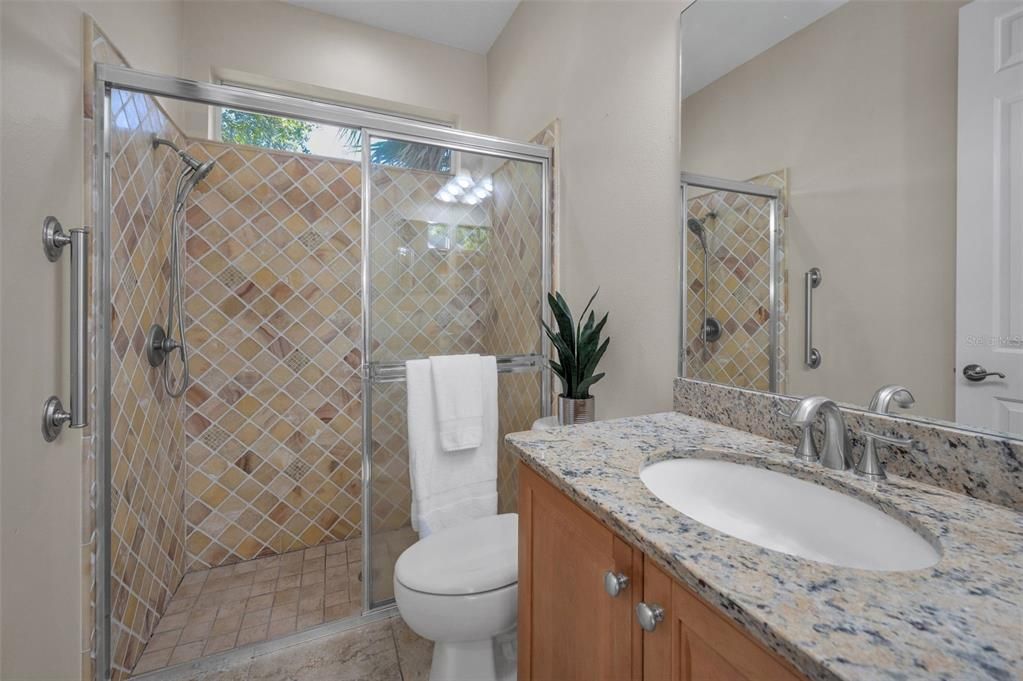 Activo con contrato: $925,000 (5 camas, 4 baños, 3948 Pies cuadrados)