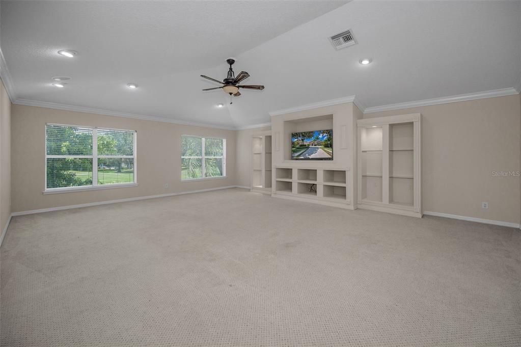 Activo con contrato: $925,000 (5 camas, 4 baños, 3948 Pies cuadrados)