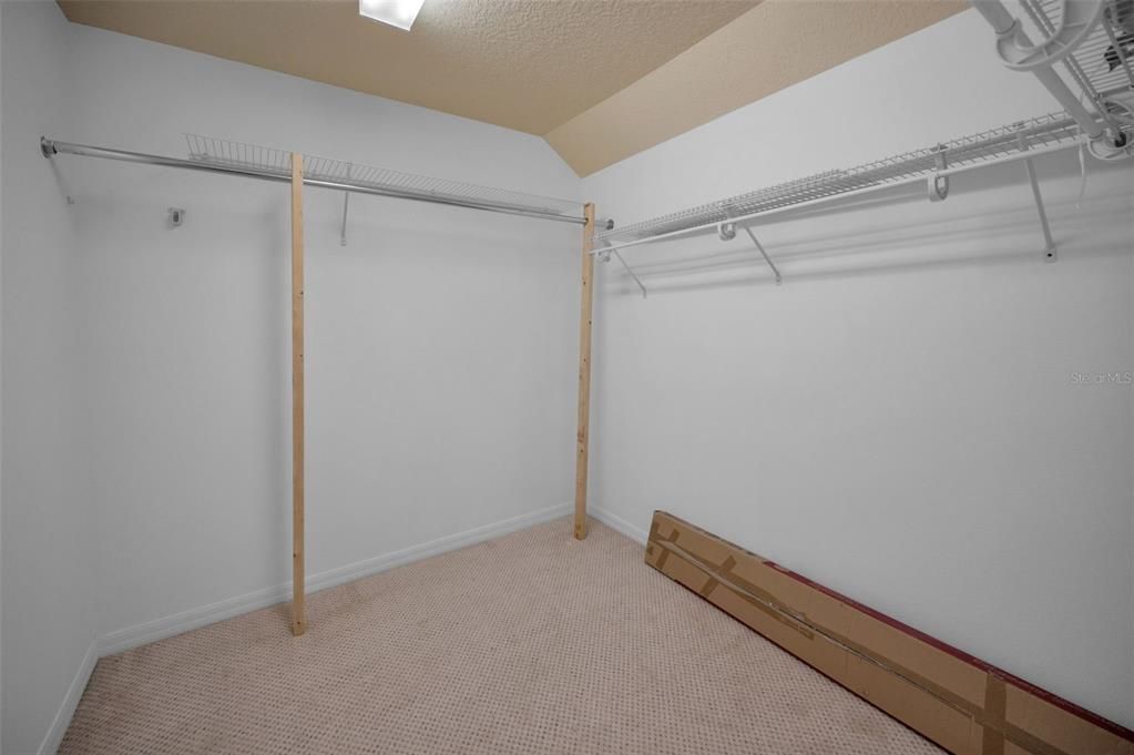 Activo con contrato: $925,000 (5 camas, 4 baños, 3948 Pies cuadrados)