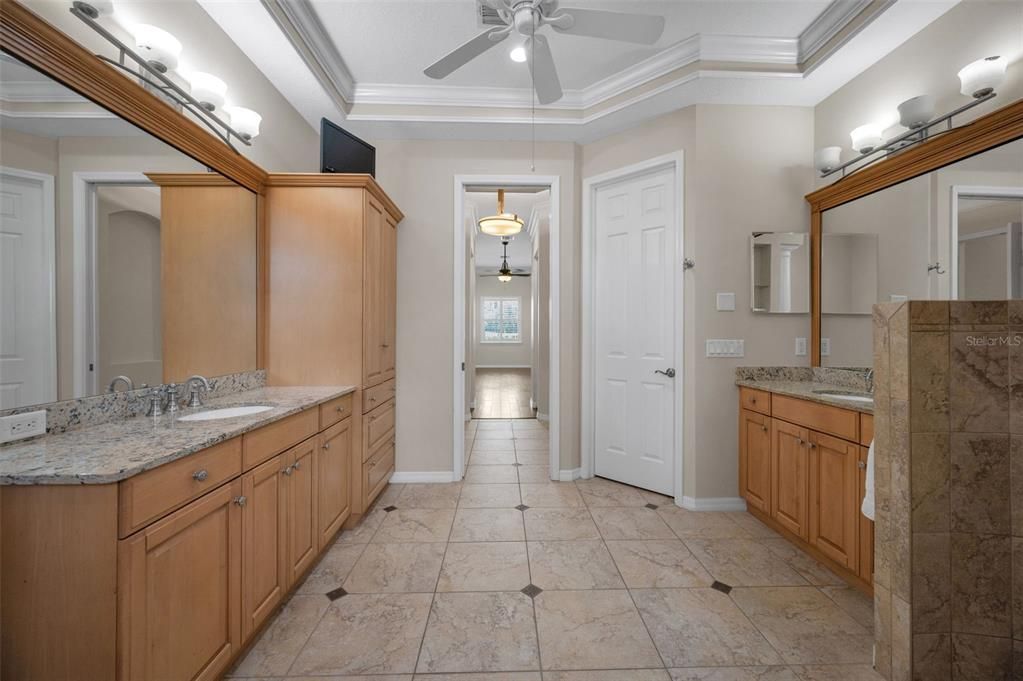 Activo con contrato: $925,000 (5 camas, 4 baños, 3948 Pies cuadrados)