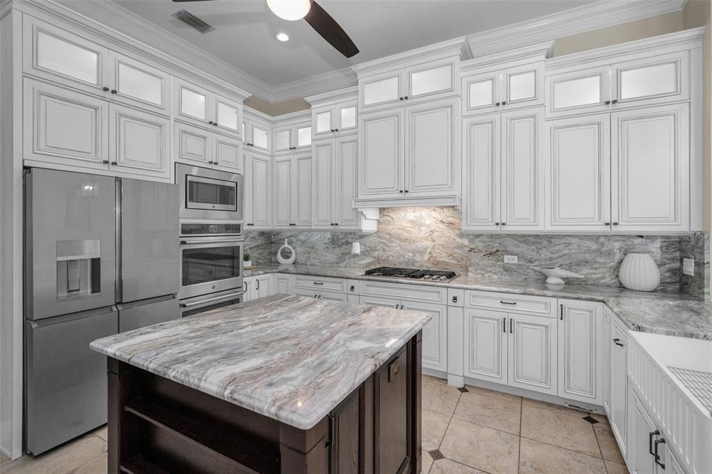 Activo con contrato: $925,000 (5 camas, 4 baños, 3948 Pies cuadrados)