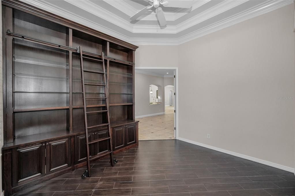 Activo con contrato: $925,000 (5 camas, 4 baños, 3948 Pies cuadrados)