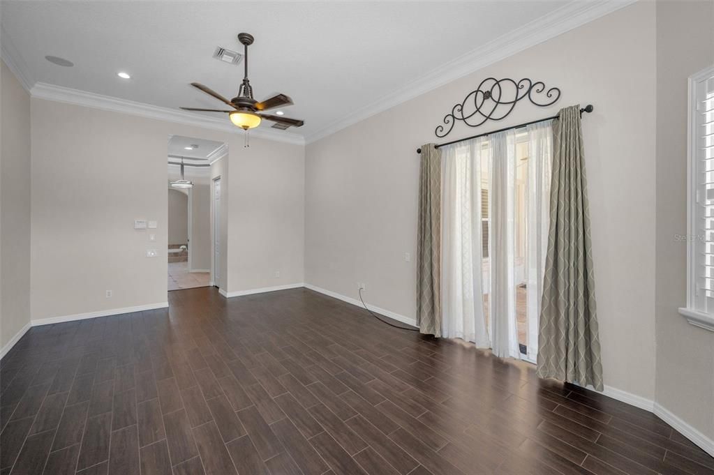 Activo con contrato: $925,000 (5 camas, 4 baños, 3948 Pies cuadrados)