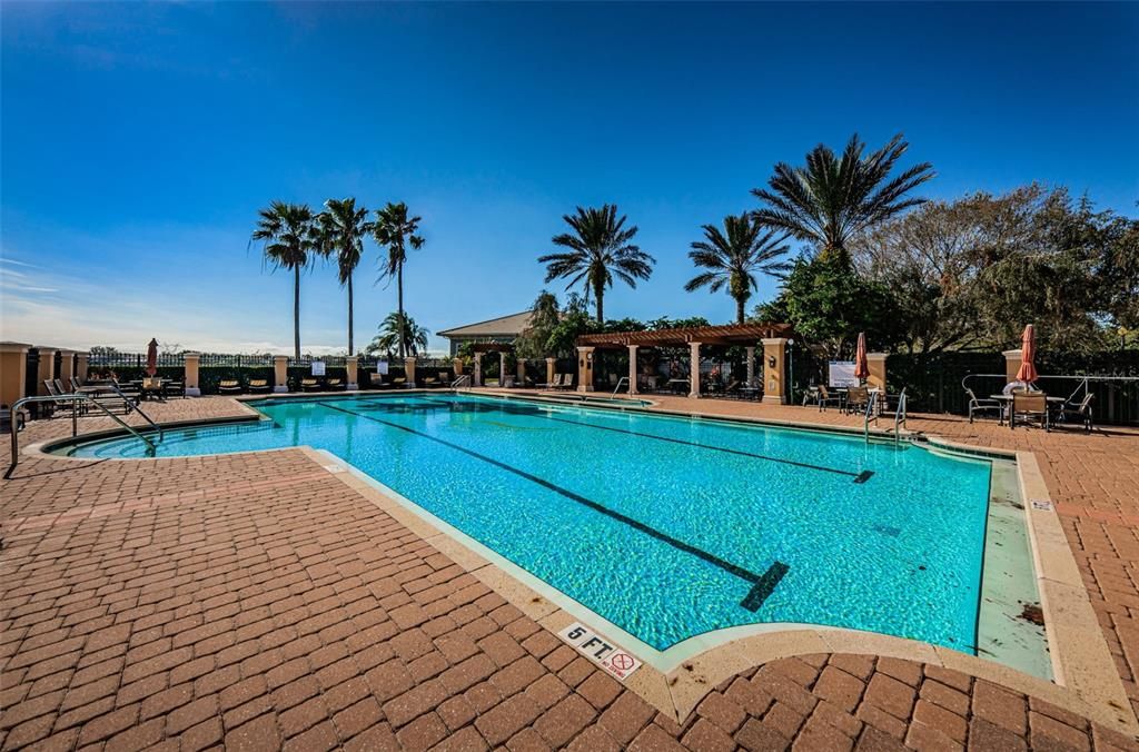 Activo con contrato: $925,000 (5 camas, 4 baños, 3948 Pies cuadrados)