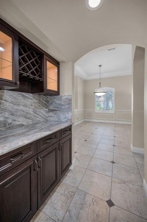 Activo con contrato: $925,000 (5 camas, 4 baños, 3948 Pies cuadrados)