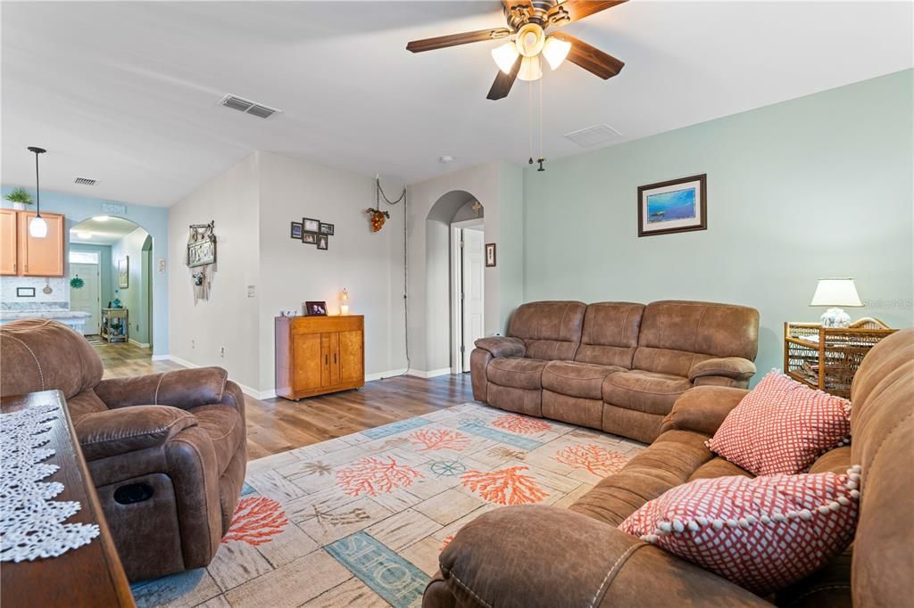 Active With Contract: $355,000 (4 beds, 2 baths, 1846 Square Feet)