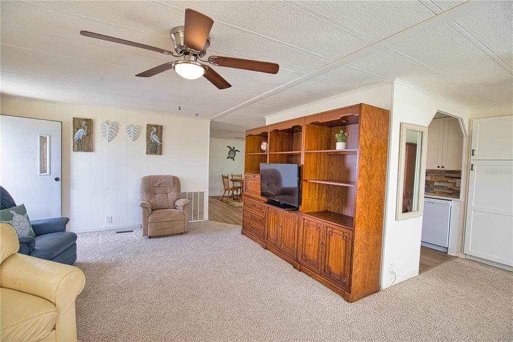 Activo con contrato: $155,000 (2 camas, 2 baños, 1196 Pies cuadrados)