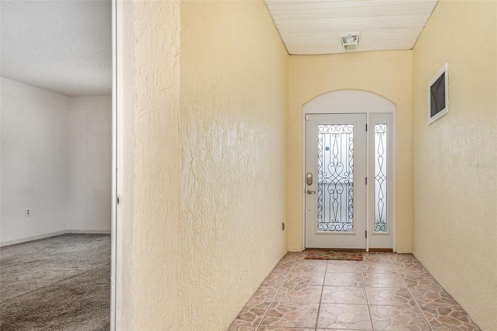 Active With Contract: $240,000 (3 beds, 3 baths, 1744 Square Feet)