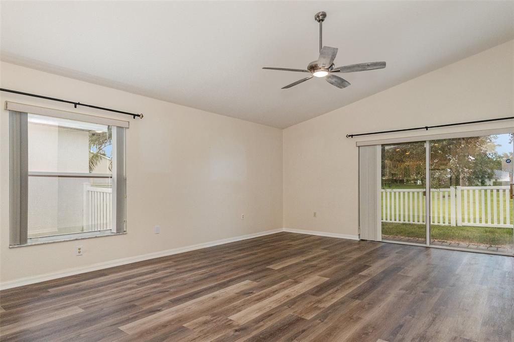 Active With Contract: $240,000 (3 beds, 3 baths, 1744 Square Feet)