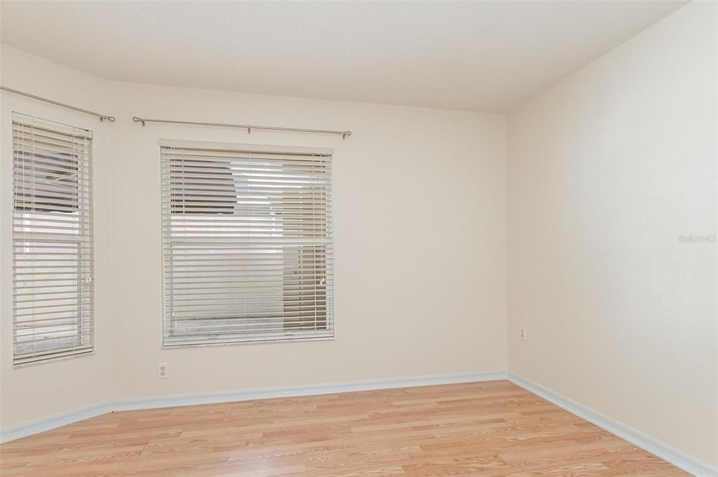 Active With Contract: $240,000 (3 beds, 3 baths, 1744 Square Feet)