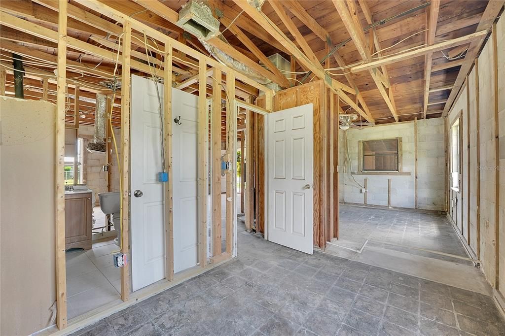 待售: $235,000 (3 贝兹, 1 浴室, 1090 平方英尺)