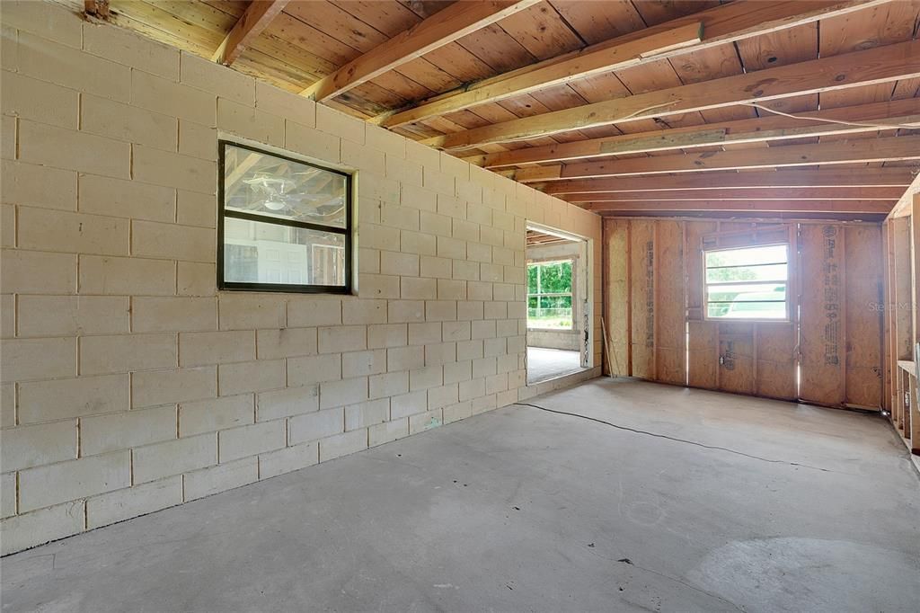 待售: $235,000 (3 贝兹, 1 浴室, 1090 平方英尺)