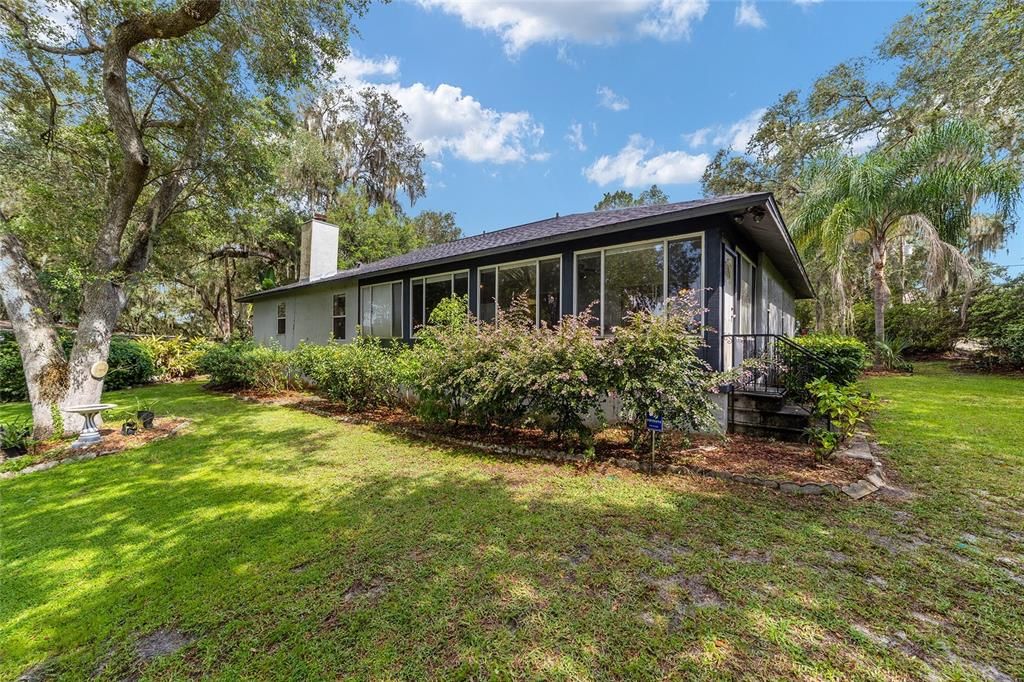 For Sale: $307,250 (3 beds, 2 baths, 2106 Square Feet)