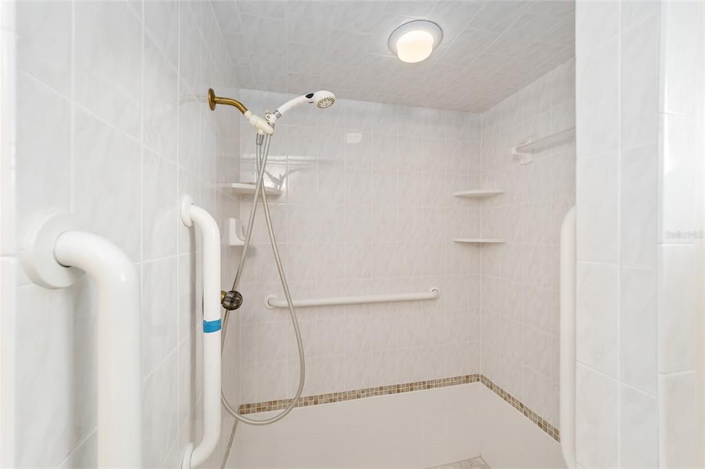 For Sale: $307,250 (3 beds, 2 baths, 2106 Square Feet)