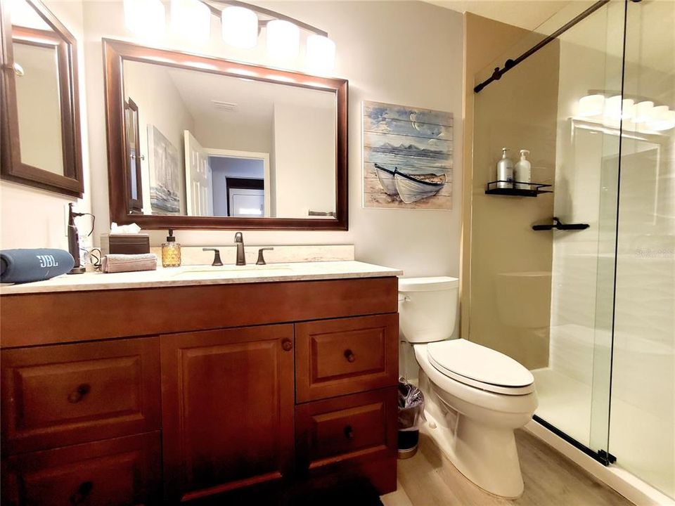 Activo con contrato: $129,900 (2 camas, 1 baños, 925 Pies cuadrados)