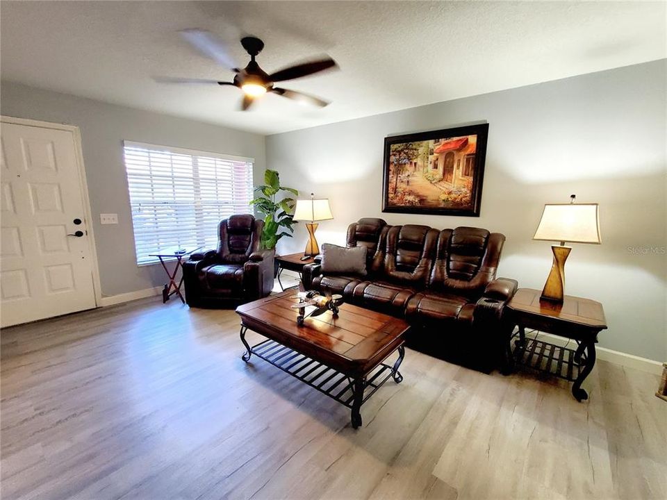 Activo con contrato: $129,900 (2 camas, 1 baños, 925 Pies cuadrados)