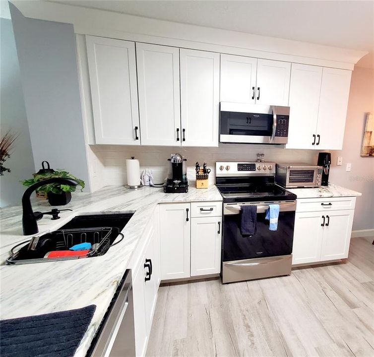 Activo con contrato: $129,900 (2 camas, 1 baños, 925 Pies cuadrados)