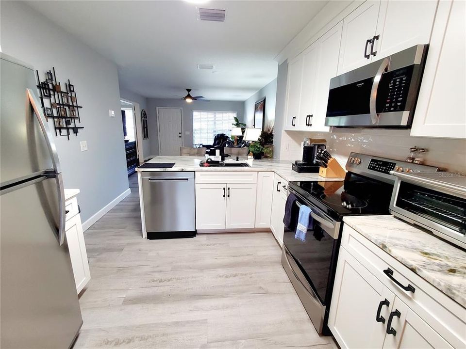 Activo con contrato: $129,900 (2 camas, 1 baños, 925 Pies cuadrados)