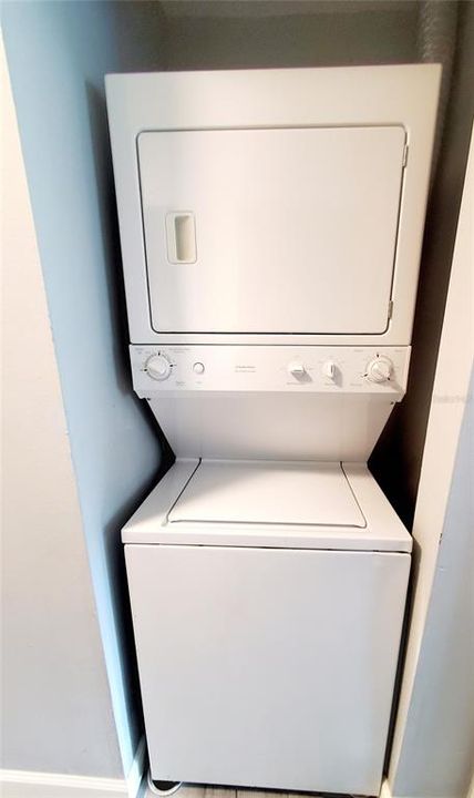 Activo con contrato: $129,900 (2 camas, 1 baños, 925 Pies cuadrados)