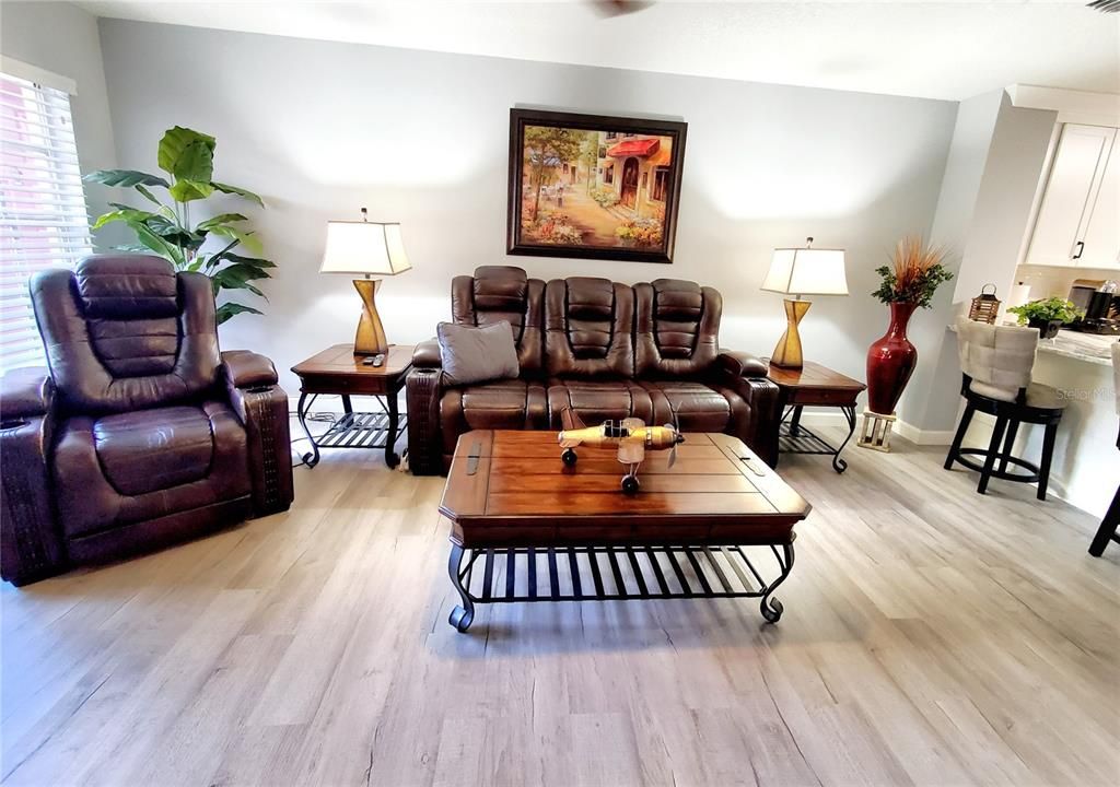 Activo con contrato: $129,900 (2 camas, 1 baños, 925 Pies cuadrados)