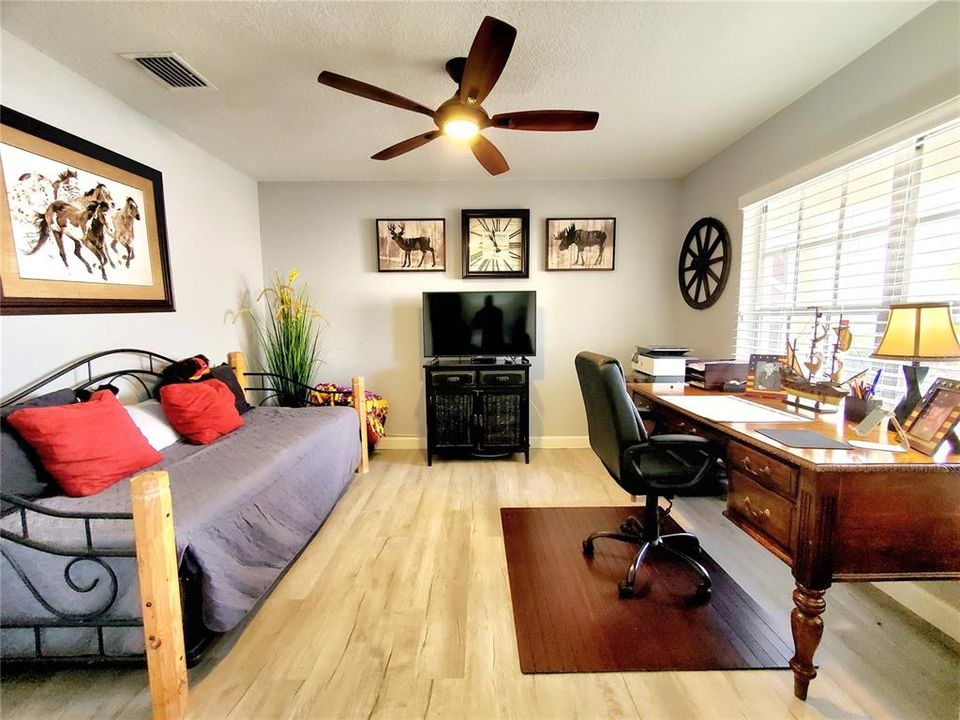 Activo con contrato: $129,900 (2 camas, 1 baños, 925 Pies cuadrados)