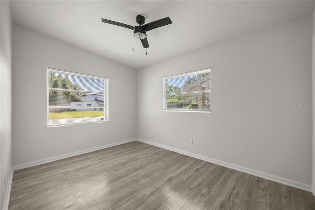 待售: $425,000 (4 贝兹, 2 浴室, 1627 平方英尺)