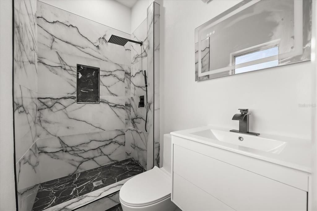 待售: $425,000 (4 贝兹, 2 浴室, 1627 平方英尺)